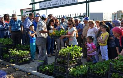 BATIKENT HOBİ BAHÇESİ'NDE FİDE DAĞITIMI